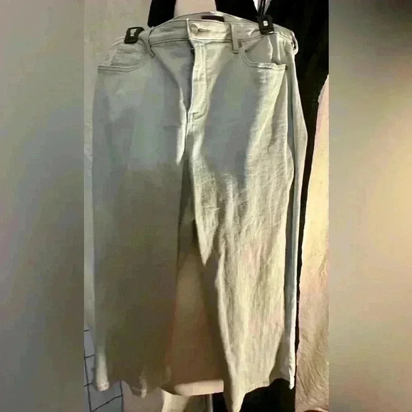 Size 16 NYDJ Jeans in light blue - Picture 1 of 7